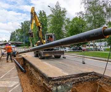 Roadworks for district heating. Extension of a heating network. Laying underground pipes